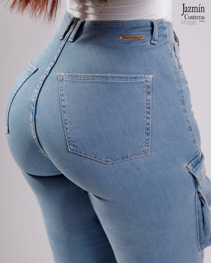 Jeans Cargo. 2 botones.