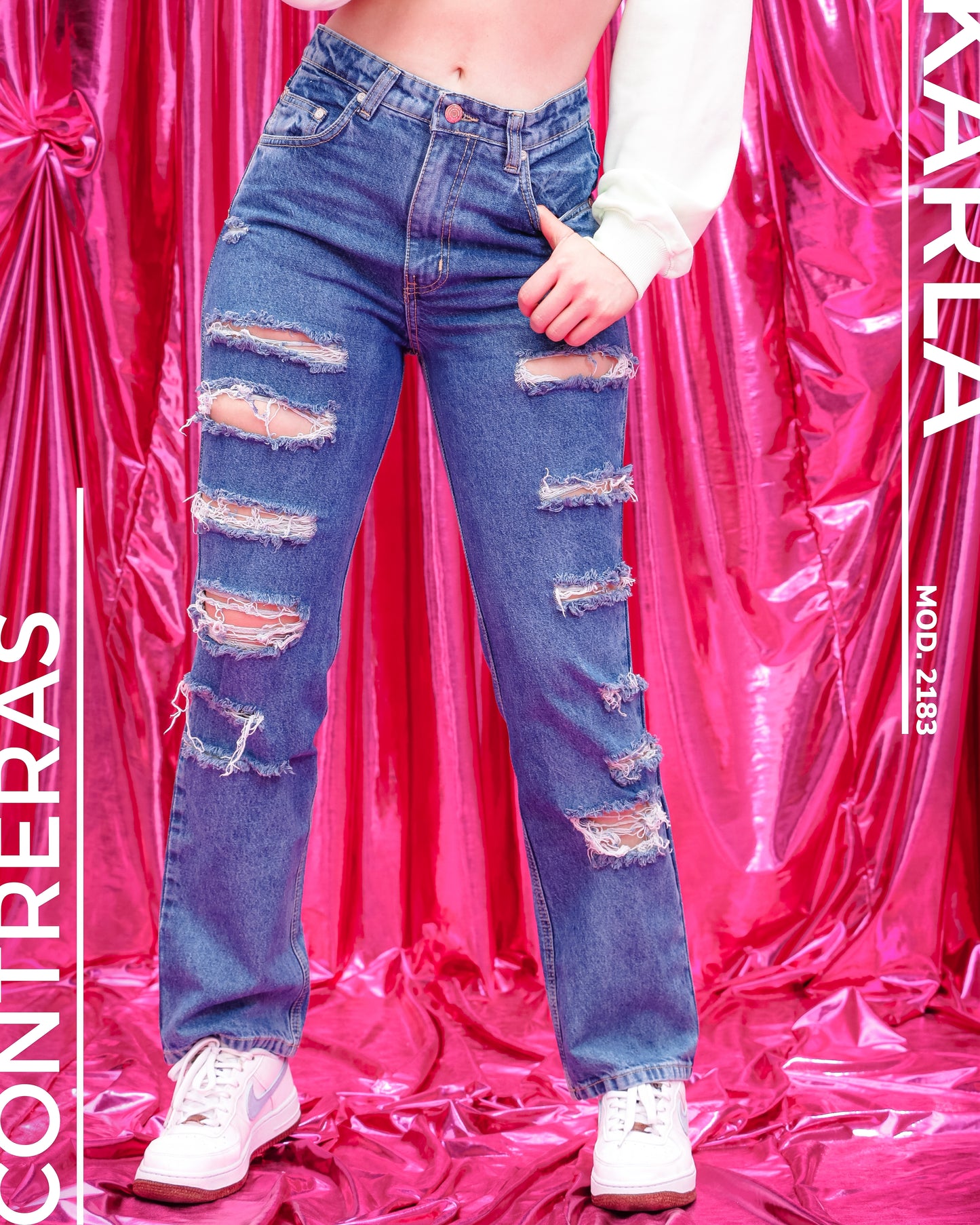 Jeans momfit, con roturas delanteras.