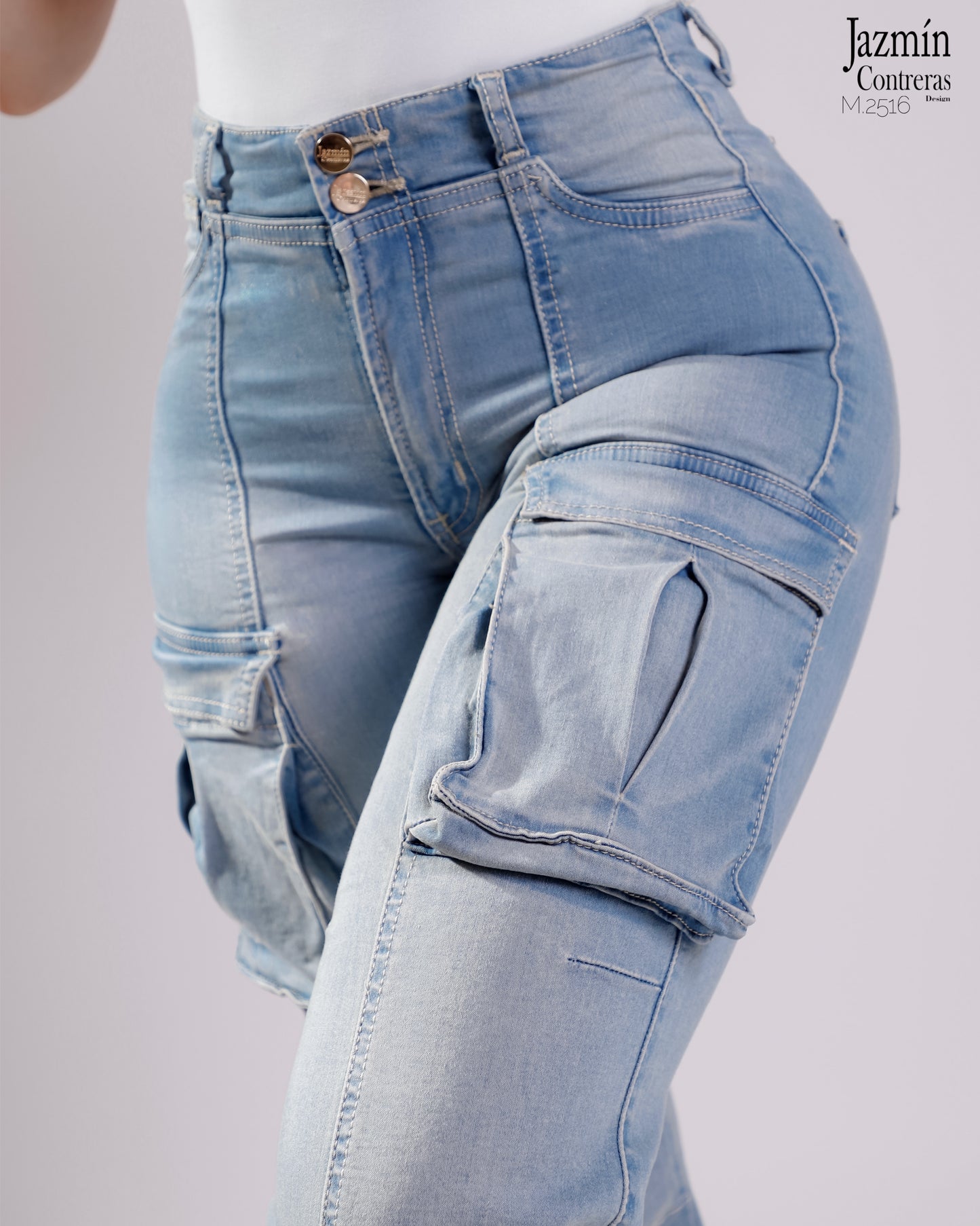 Jeans Cargo. 2 botones.