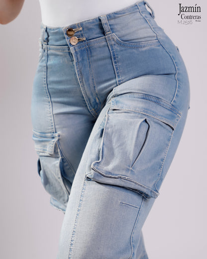 Jeans Cargo. 2 botones.