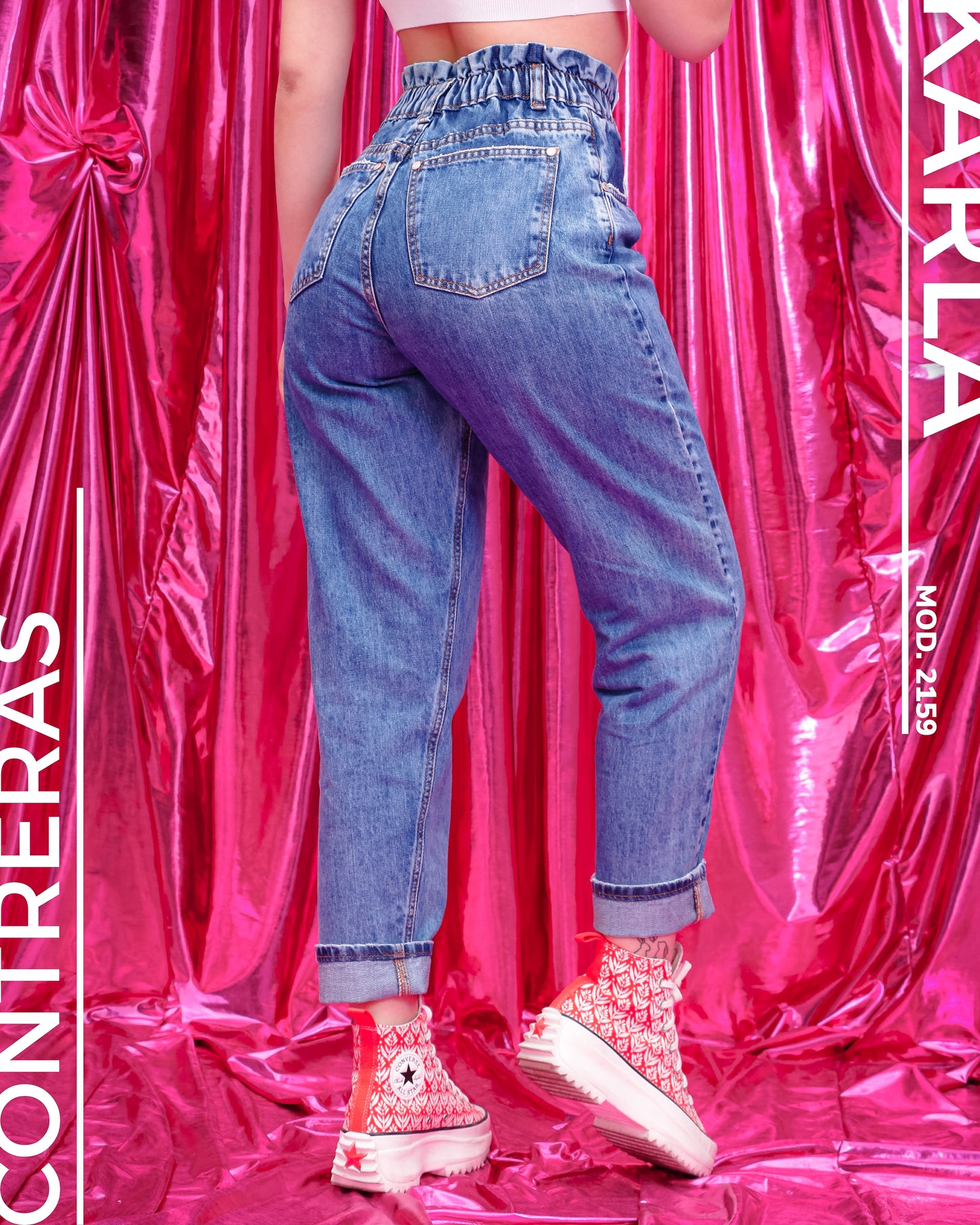 Jeans momfit, con resorte en pretina, azul oscuro.