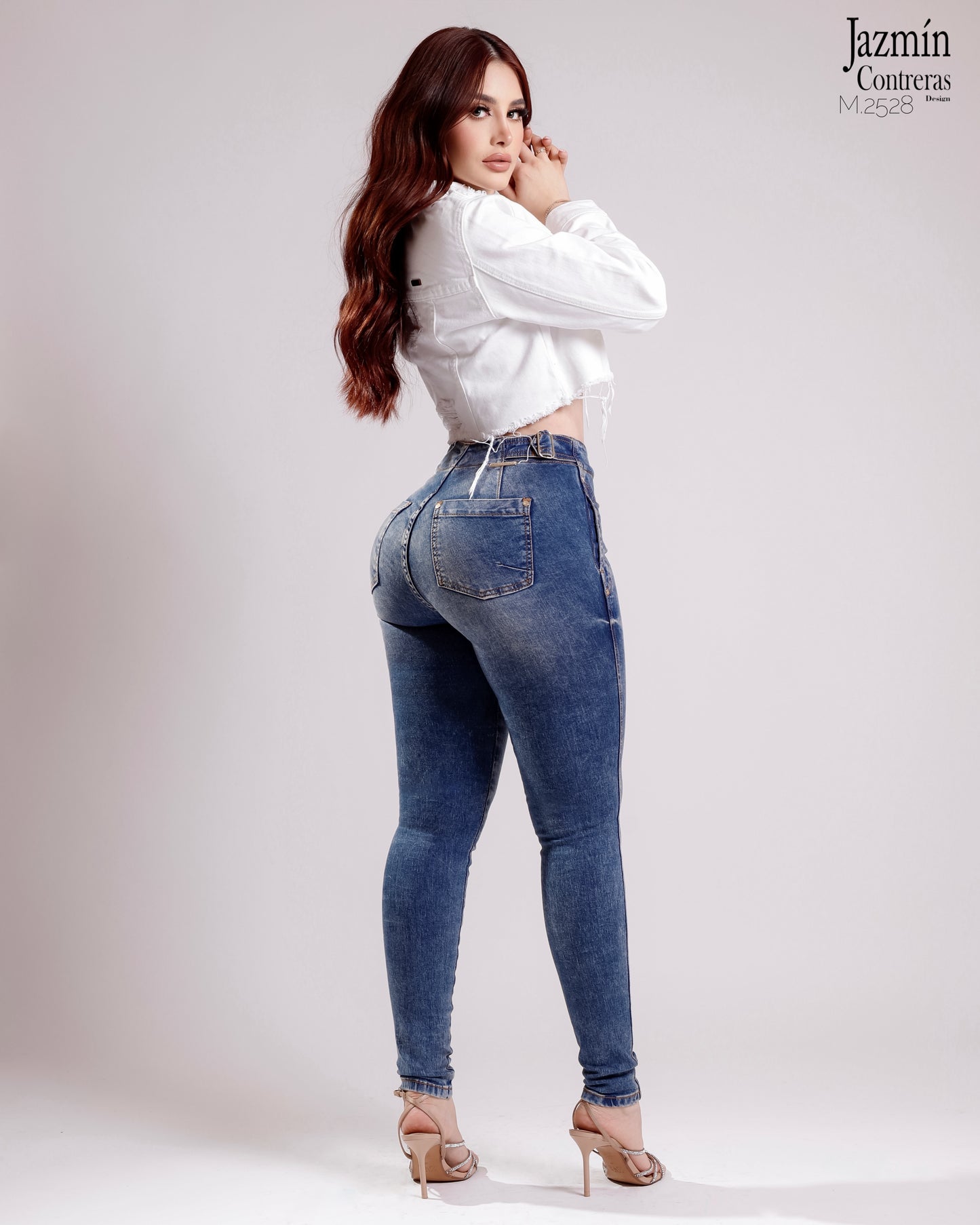 Jeans skinny con hebillas