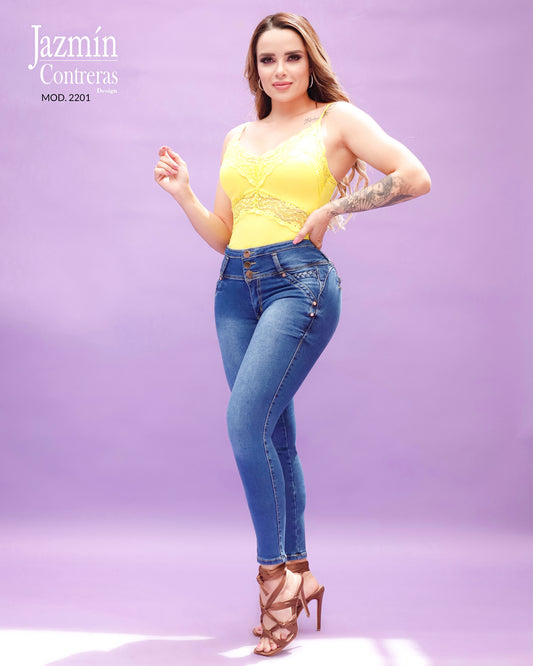 Jeans corte colombiano, diseño en trenzas