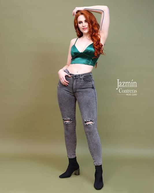Jeans corte colombiano, gris con etiqueta roja
