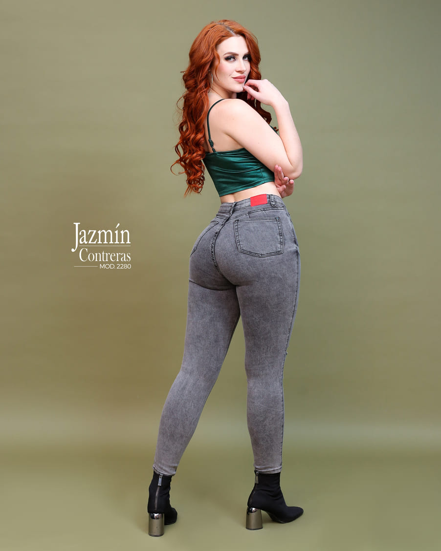 Jeans corte colombiano, gris con etiqueta roja