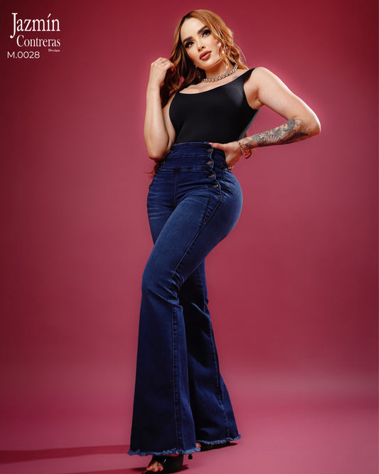 Jeans flare corte colombiano, 8 botones, push up.