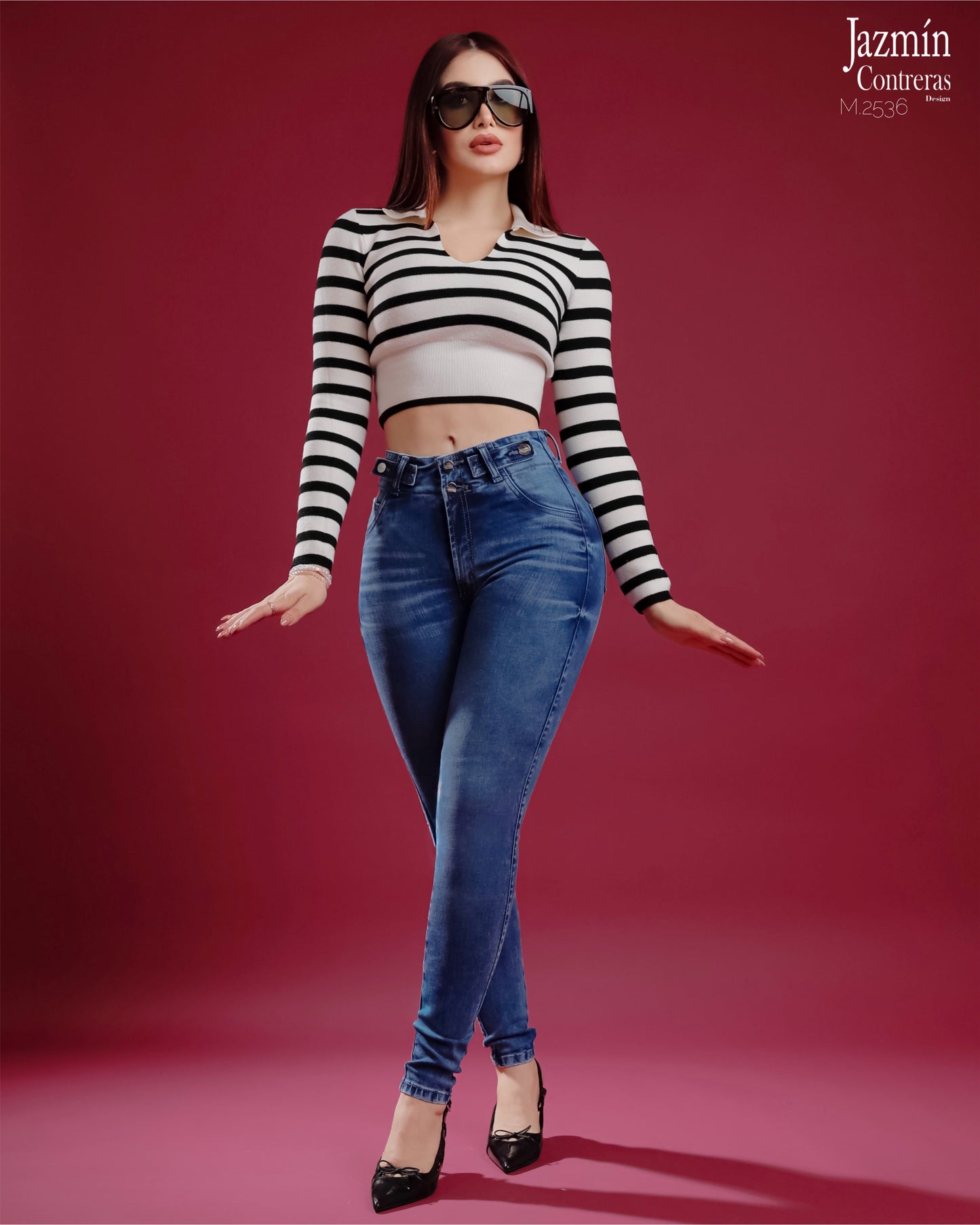 Jeans skinny, 4 botones. Push up.