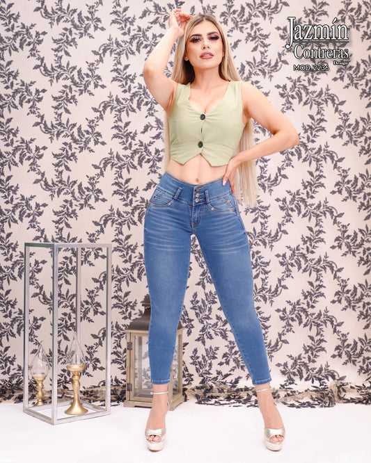 Jeans corte colombiano, azul claro, pretina ancha