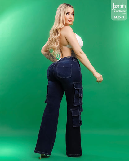 Jeans cargo con bolsas distintas.