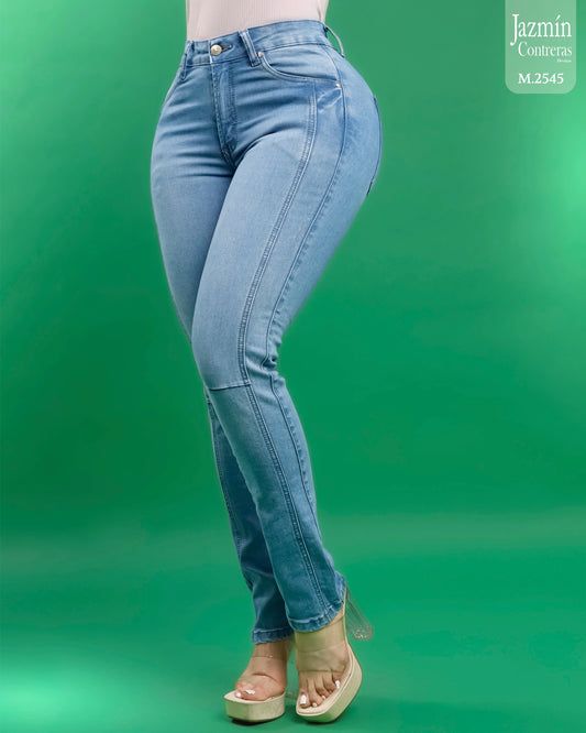 Jeans recto, corte colombiano