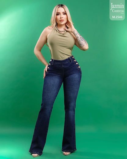 Jeans corte colombiano, campana con botones laterales.