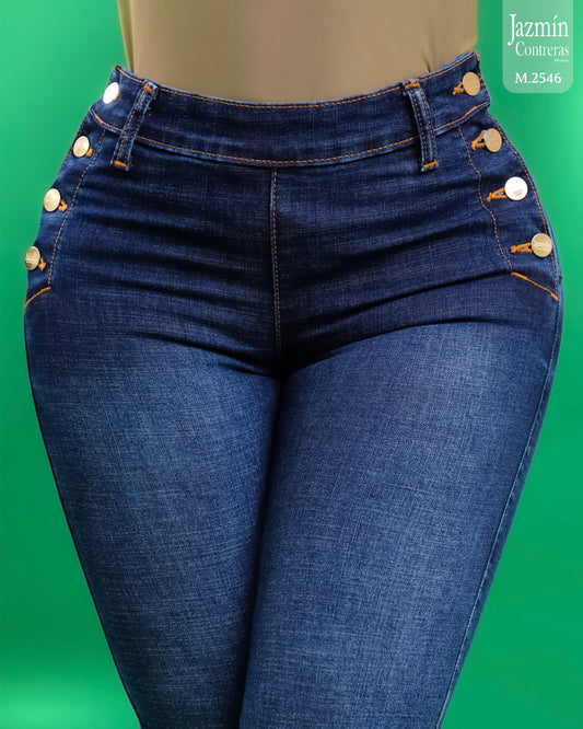 Jeans corte colombiano, campana con botones laterales.