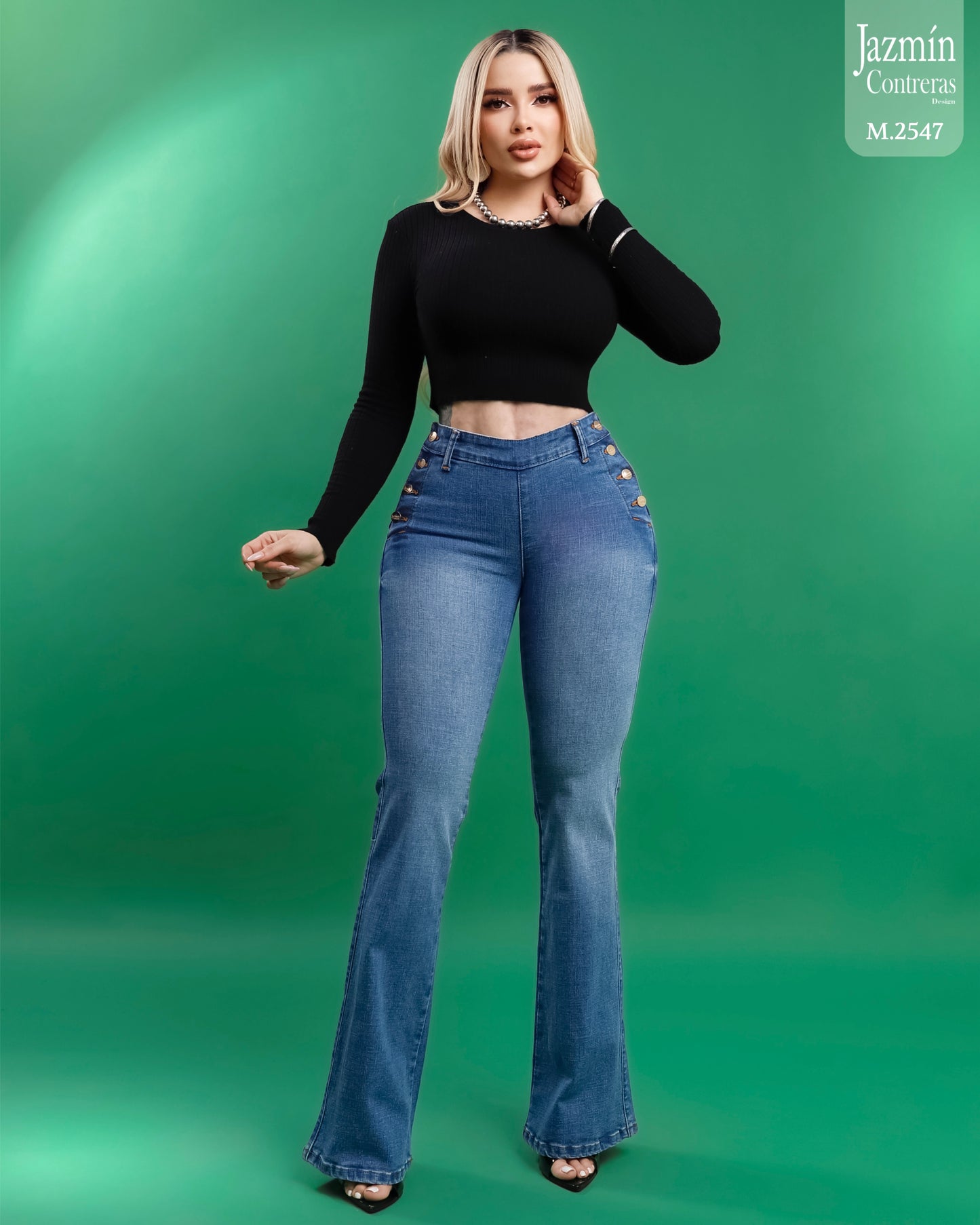 Jeans campana, azul claro 8 botones.