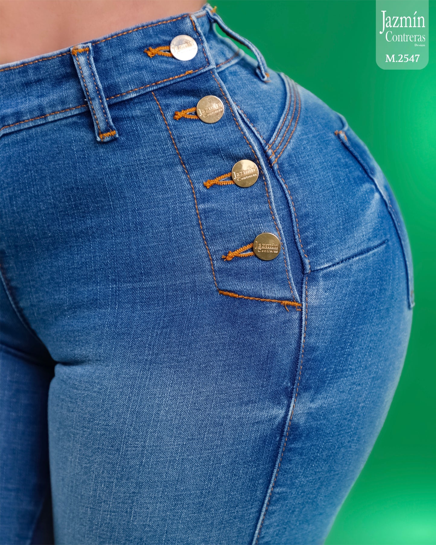 Jeans campana, azul claro 8 botones.