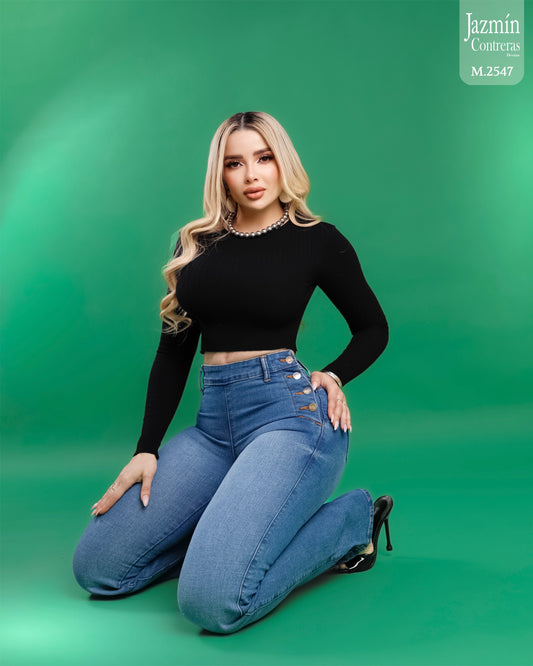 Jeans campana, azul claro 8 botones.