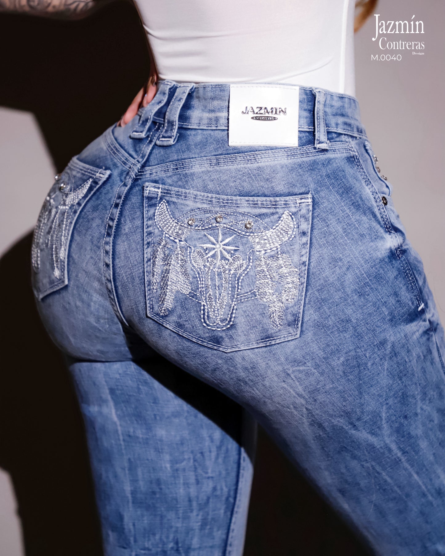 Jeans Vaquero con detalle en cristales.