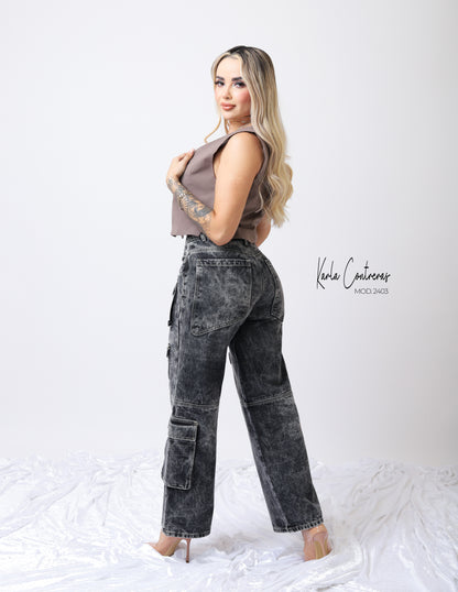 Jeans cargo, tono nero-cafe.