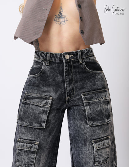 Jeans cargo, tono nero-cafe.