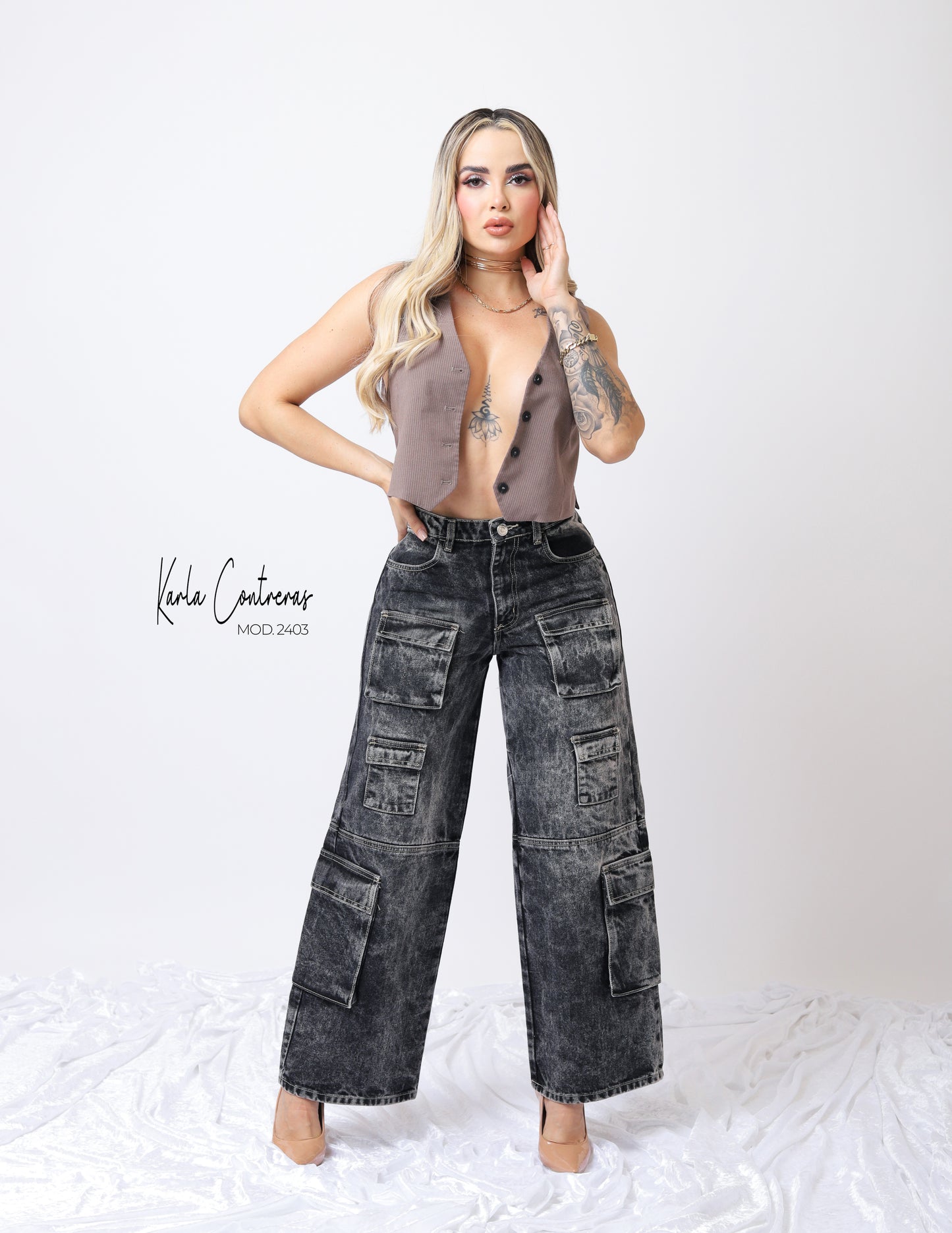 Jeans cargo, tono nero-cafe.