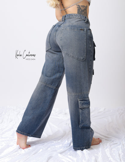 Jeans cargo, corte holgado.