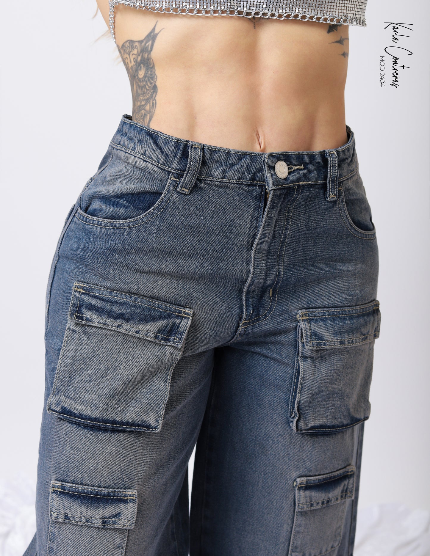 Jeans cargo, corte holgado.