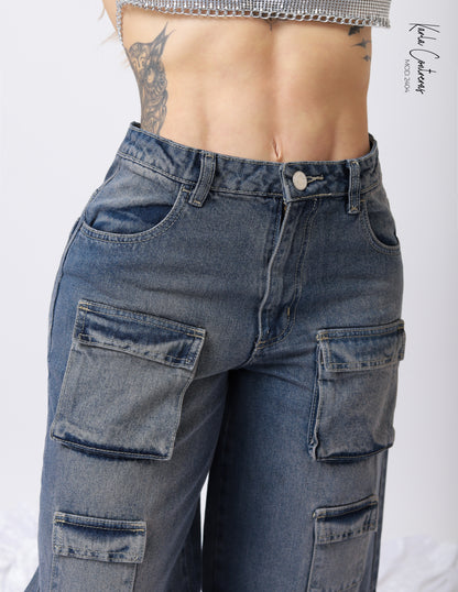 Jeans cargo, corte holgado.