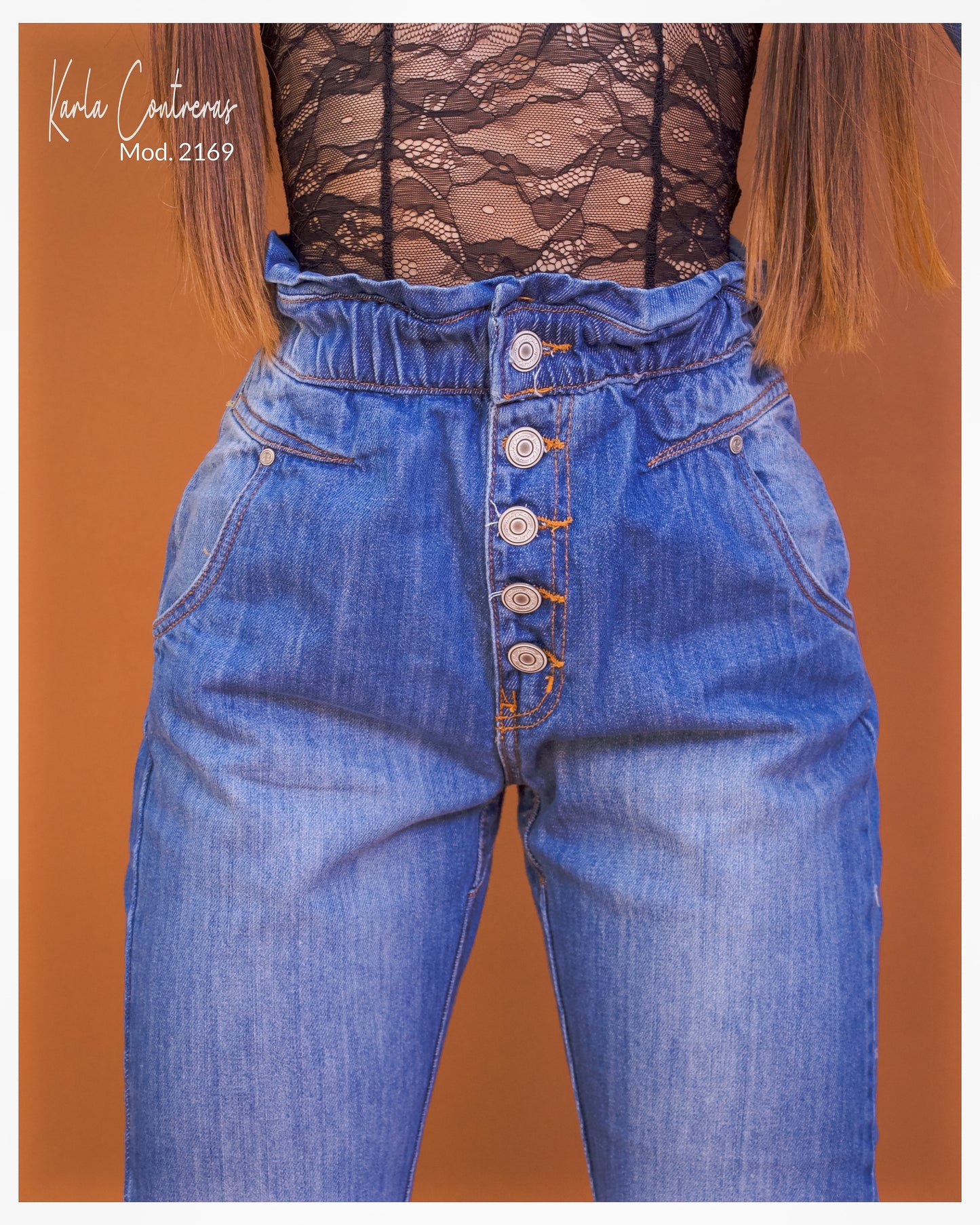 Jeans con resorte en pretina, tipo momfit.