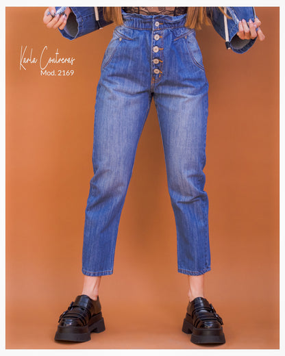 Jeans con resorte en pretina, tipo momfit.
