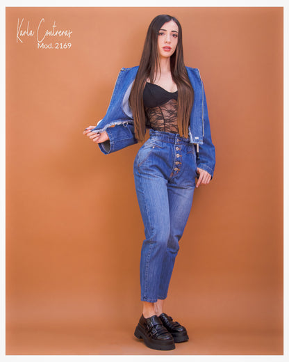 Jeans con resorte en pretina, tipo momfit.
