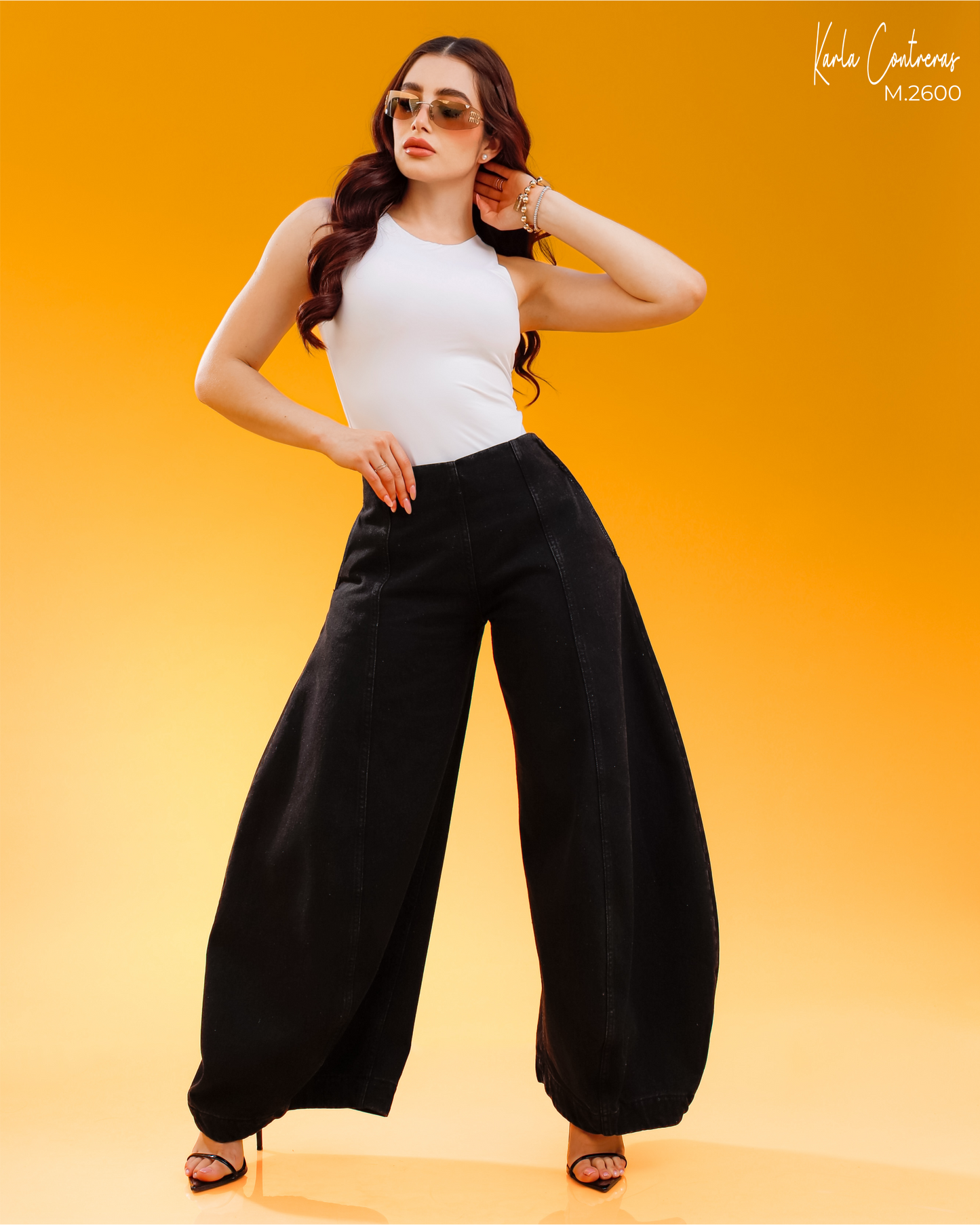 Jeans barrel amplio negro.