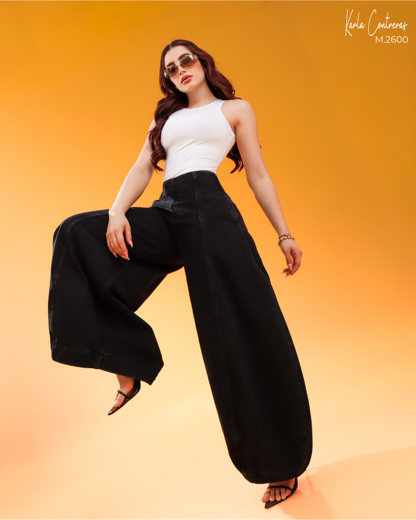 Jeans barrel amplio negro.