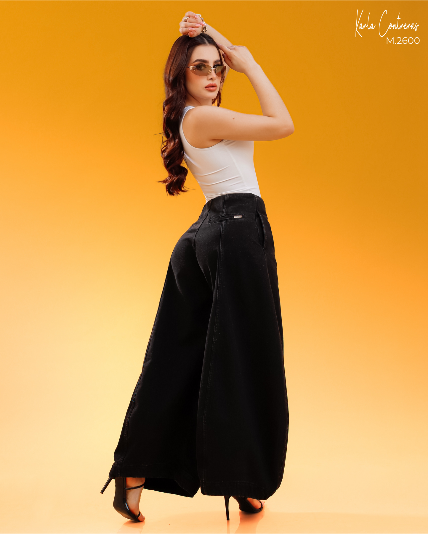 Jeans barrel amplio negro.