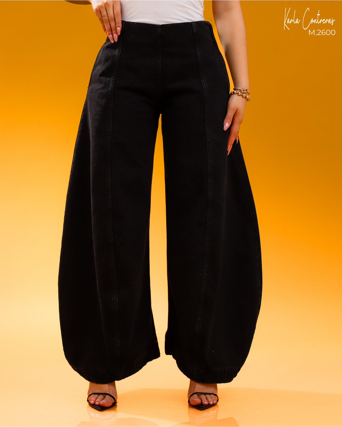 Jeans barrel amplio negro.