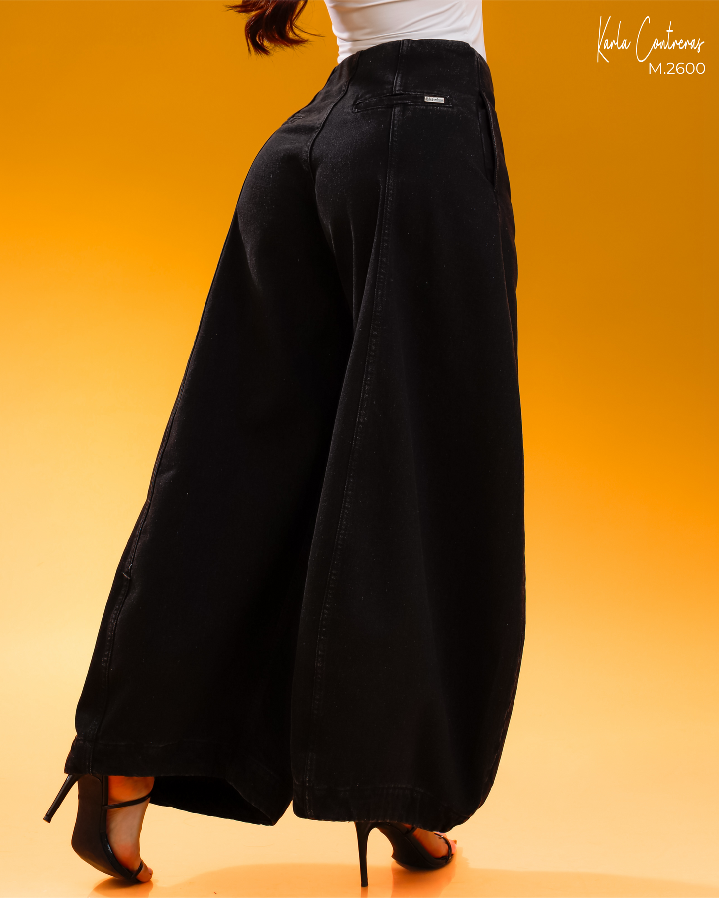 Jeans barrel amplio negro.