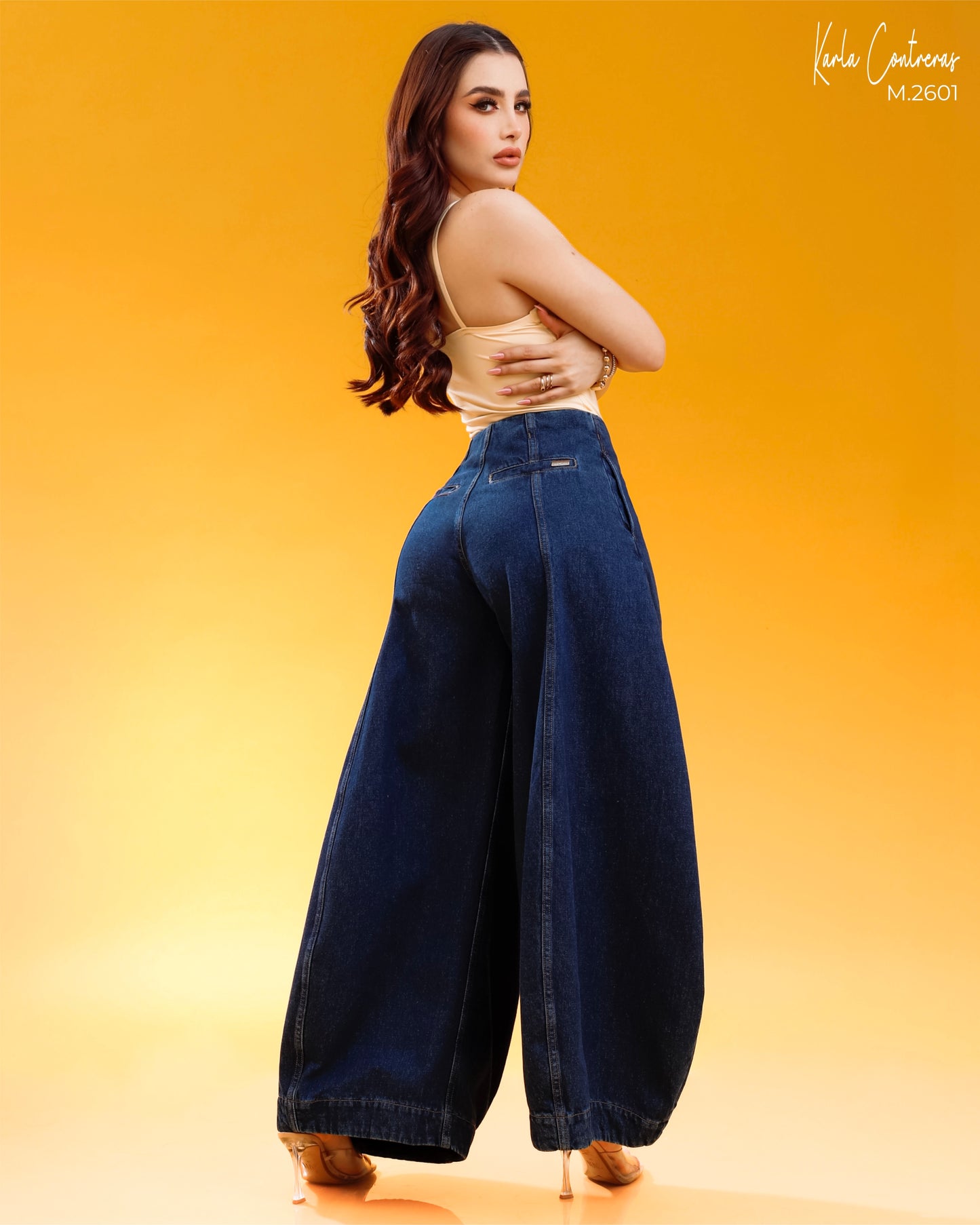 Jeans barrel amplio azul.