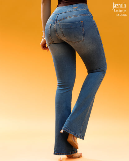 Jeans campana, colombiano, tiro medio.