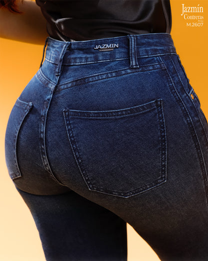 Jeans flare, corte Colombiano.