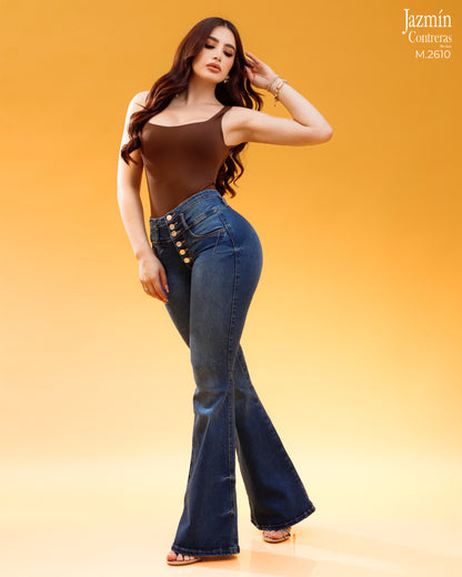 Jeans flare, corte colombiano.