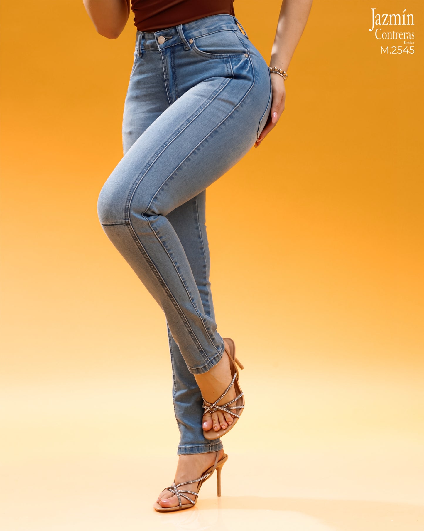 Jeans recto, corte colombiano