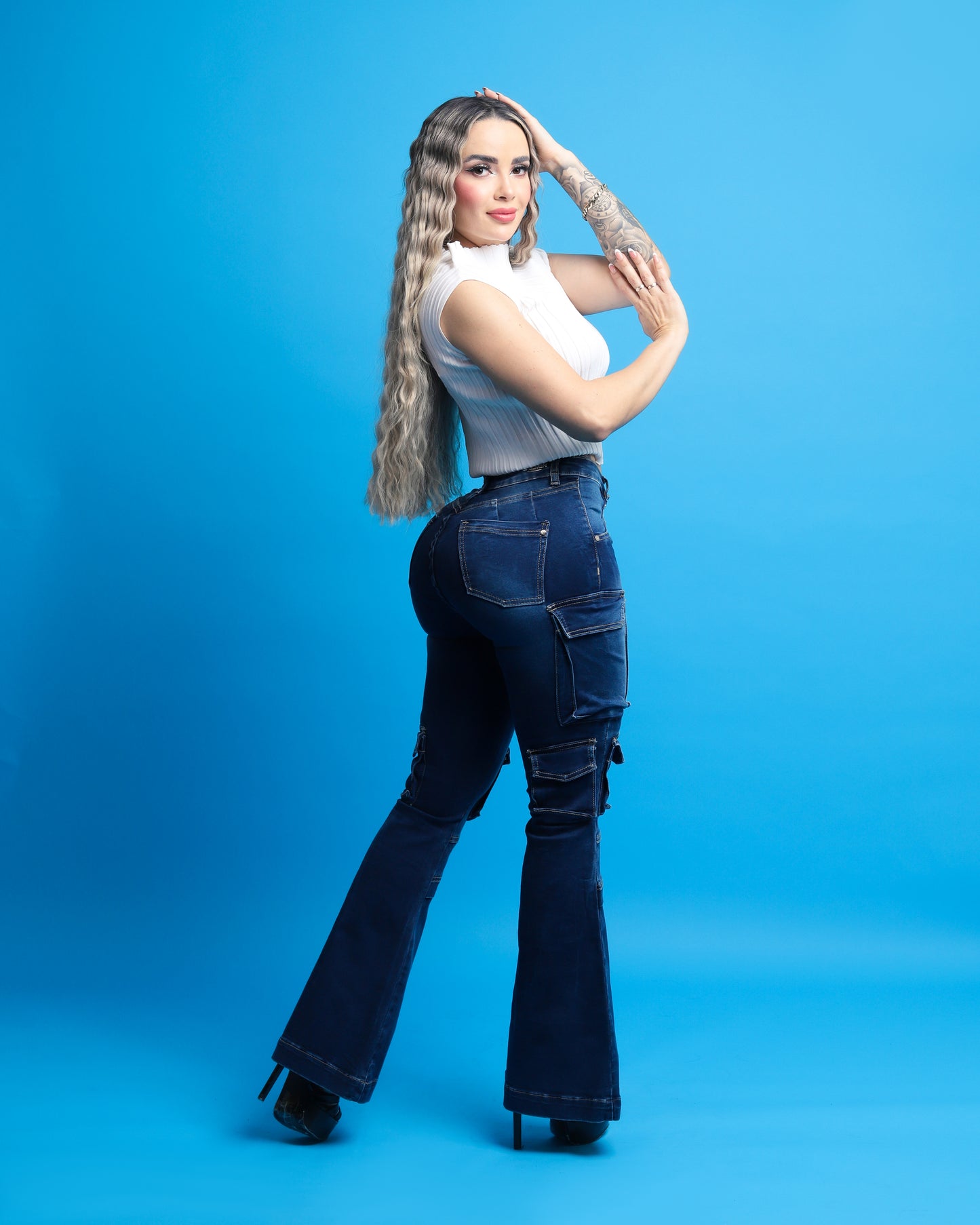 Jeans cargo, campana. Corte Colombiano.