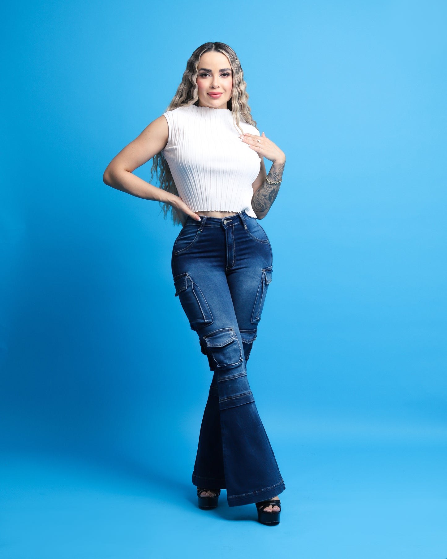 Jeans cargo, campana. Corte Colombiano.
