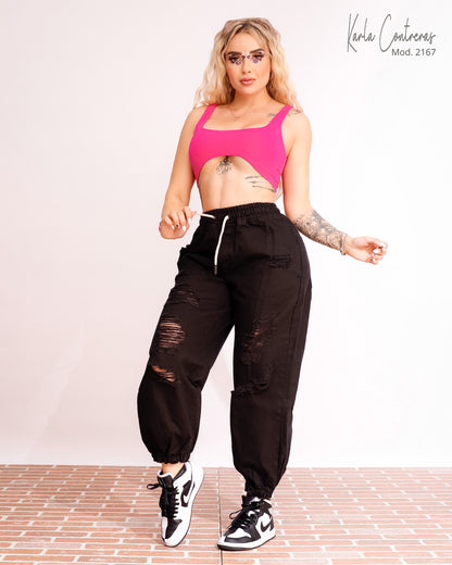 Jogger negro con roturas, oversize.