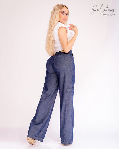 Jeans Wide Leg, con bolsas laterales.