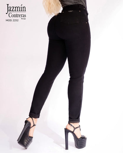 Jeans corte colombiano, con bolsas traseras