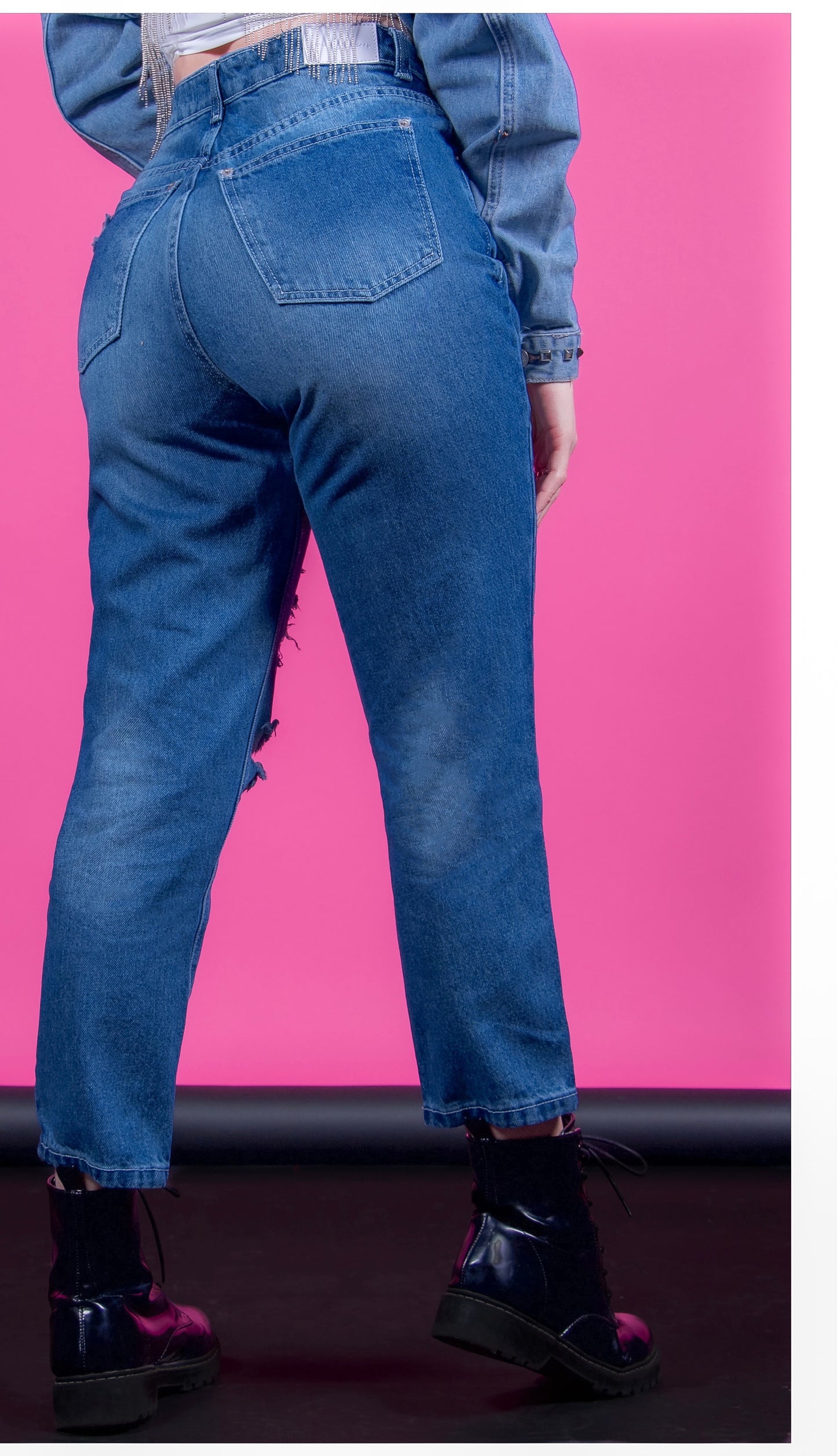 Jeans Momfit, basico con roturas.