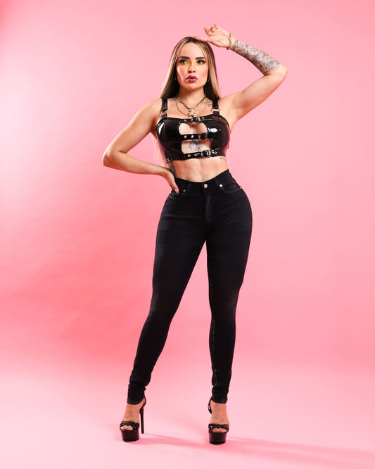 Jeans corte colombiano, con desgastes en gris