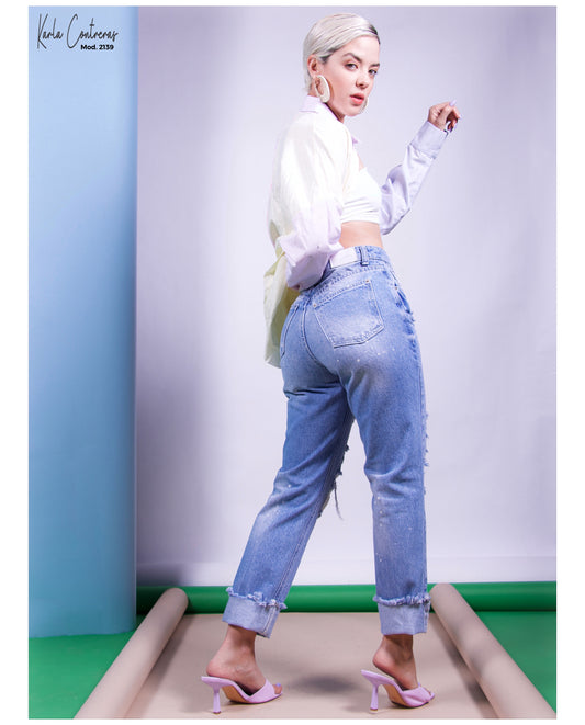 Jeans Momfit desbastillado, 1 boton con roturas.