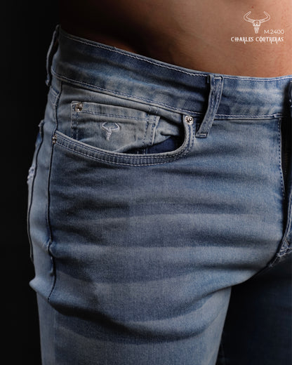 Jeans corte slim, para caballero azul claro.