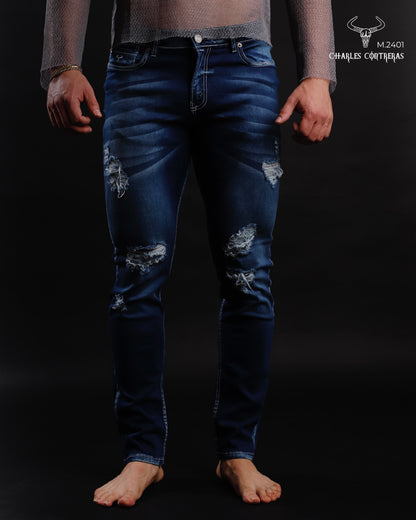 Jeans corte Slim, para caballero con roturas.