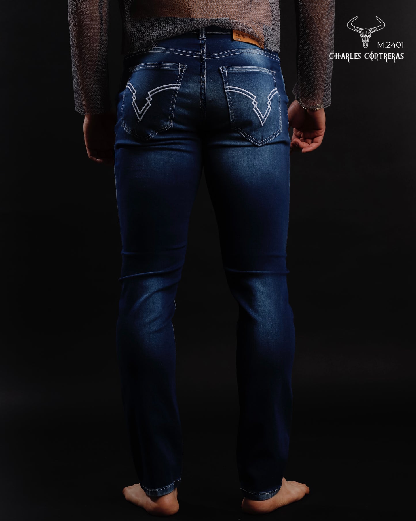 Jeans corte Slim, para caballero con roturas.